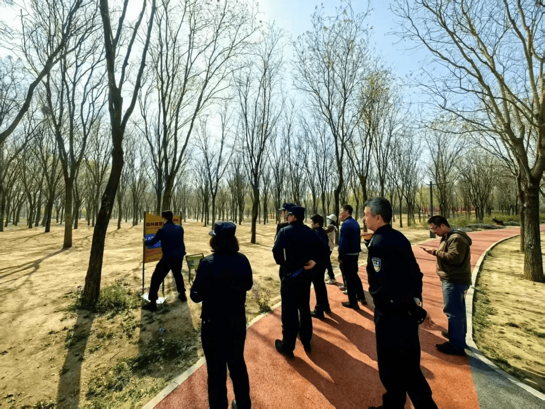 “春風(fēng)護(hù)林”專(zhuān)項(xiàng)行動(dòng)啟動(dòng)<strong></p>
<p>園林綠化
</strong>！豐臺(tái)區(qū)園林綠化局拉網(wǎng)式排查露營(yíng)火患:園林綠化

